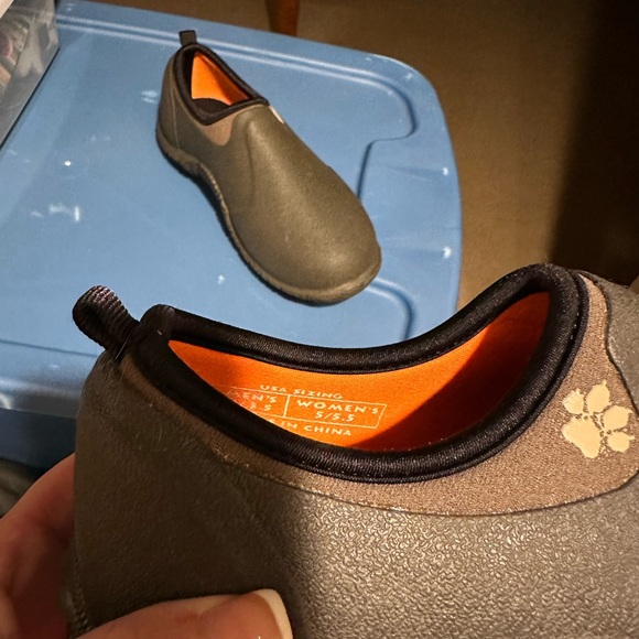 Muck shoes never been worn - Picture 2 of 3